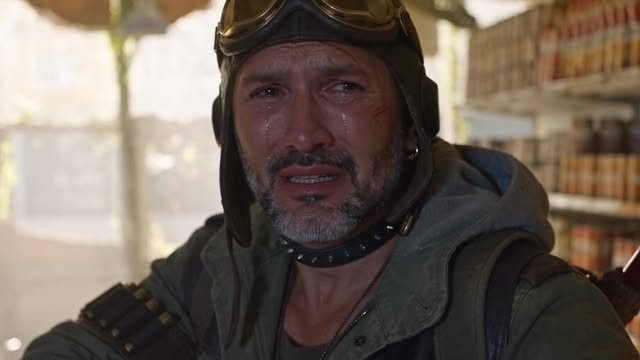 Reel: Mauro con casco de aviador